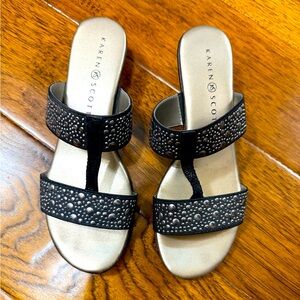 Karen Scott 6M Black and Gold Sandals